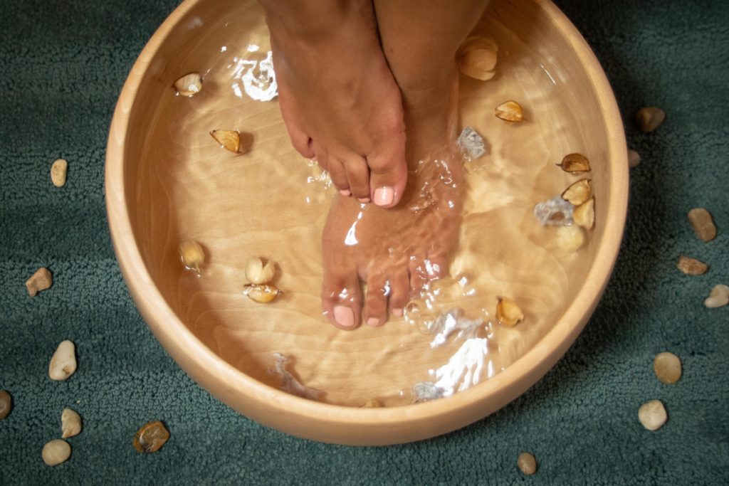 Bain de pieds pour les soins des pieds et soins Dr.Hauschka chez Naturae
